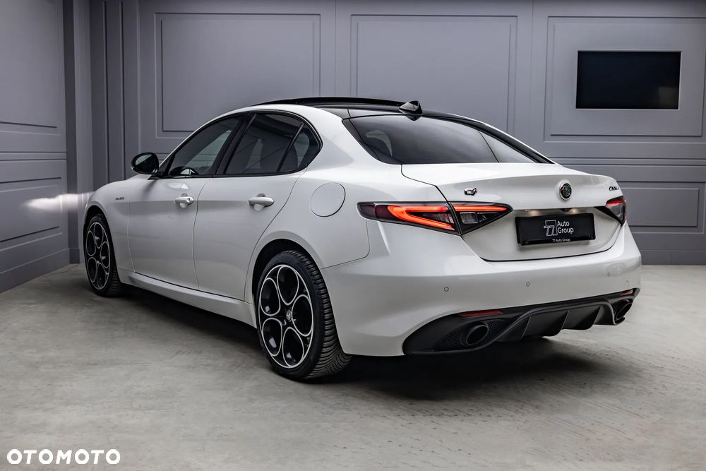 Alfa Romeo Giulia 2.0 Turbo 16V AT8-Q4 Veloce - 4
