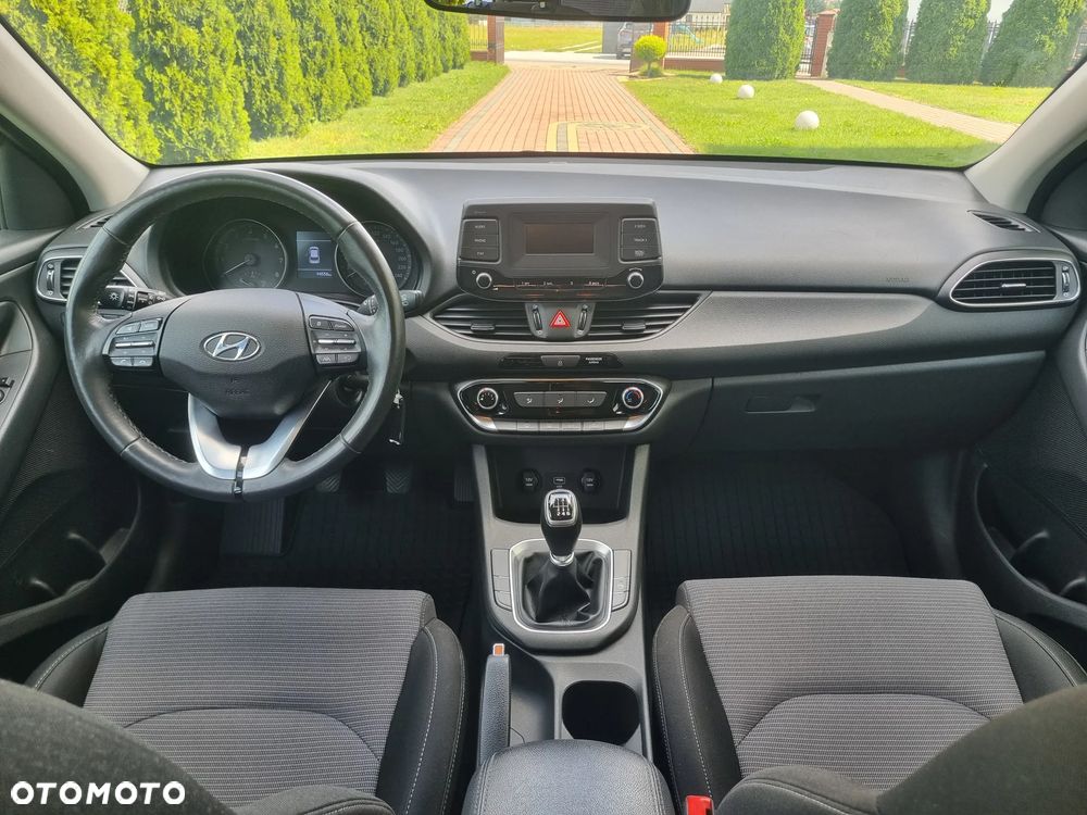 Hyundai i30 1.5 DPI Classic + - 13