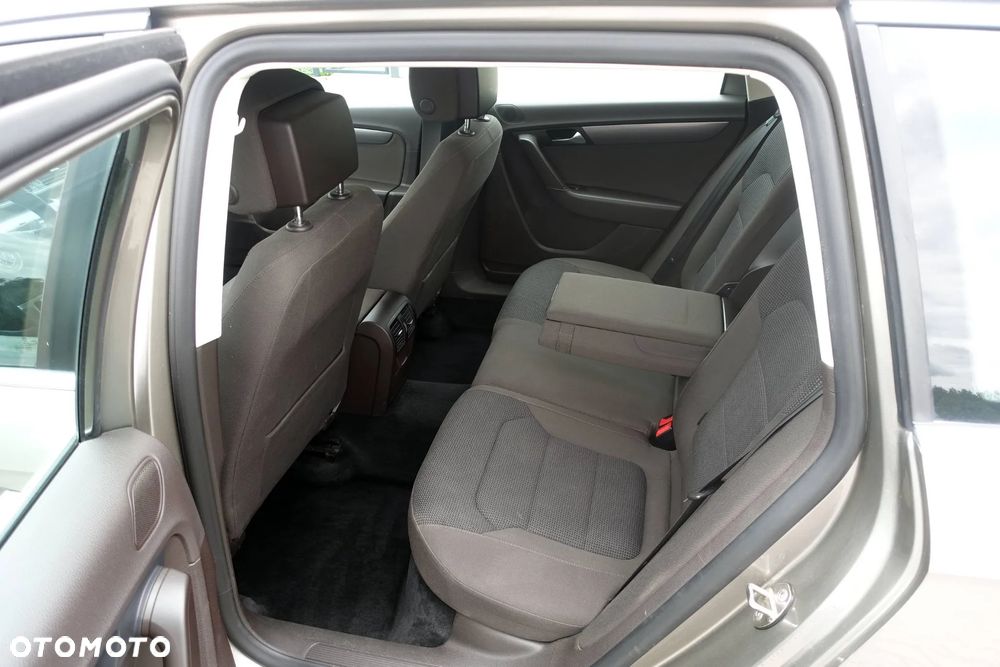 Volkswagen Passat 2.0 TDI DSG BlueMotion Technology Comfortline - 18