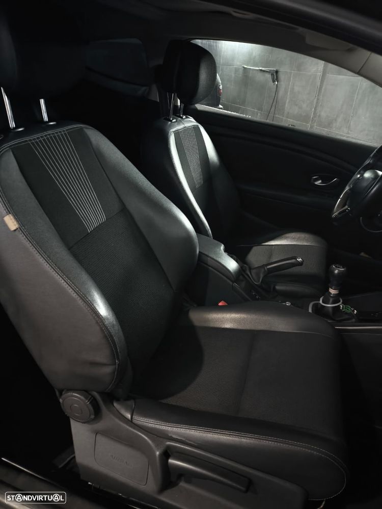 Renault Mégane 2.0 dCi Dynamique S - 9