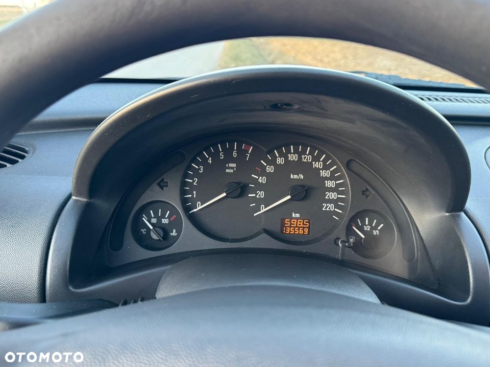 Opel Corsa 1.2 16V Essentia - 10