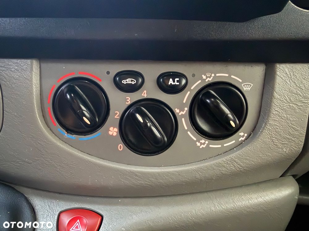 Renault Trafic - 12