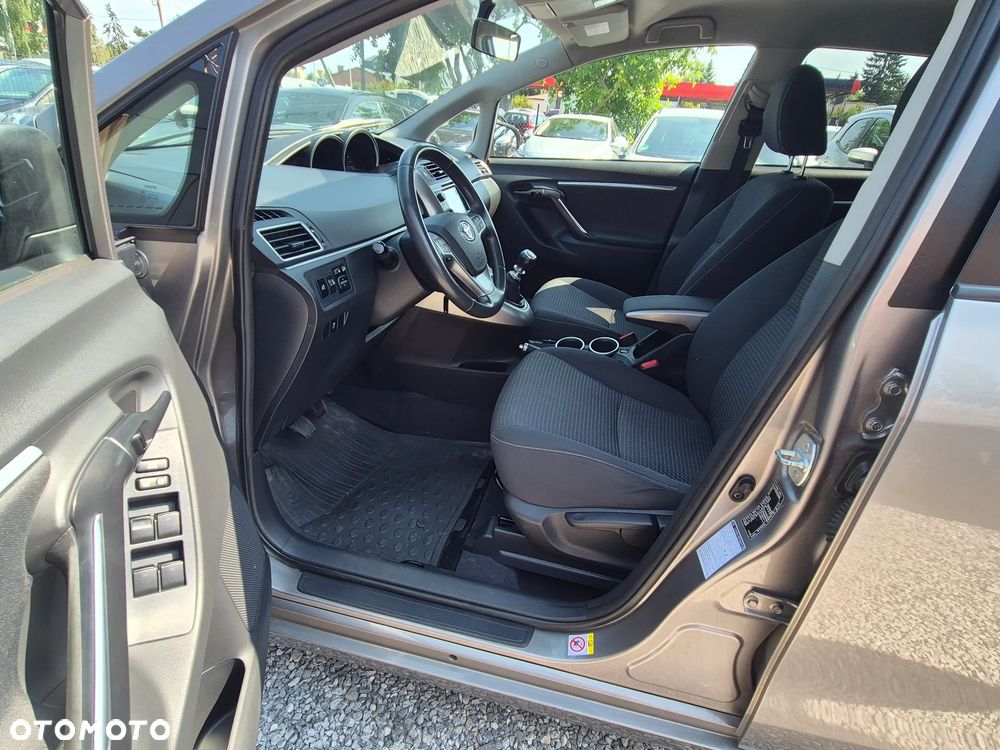 Toyota Verso 1.6 D-4D Prestige - 23