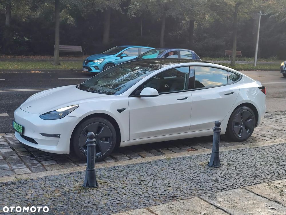 Tesla Model 3 - 3