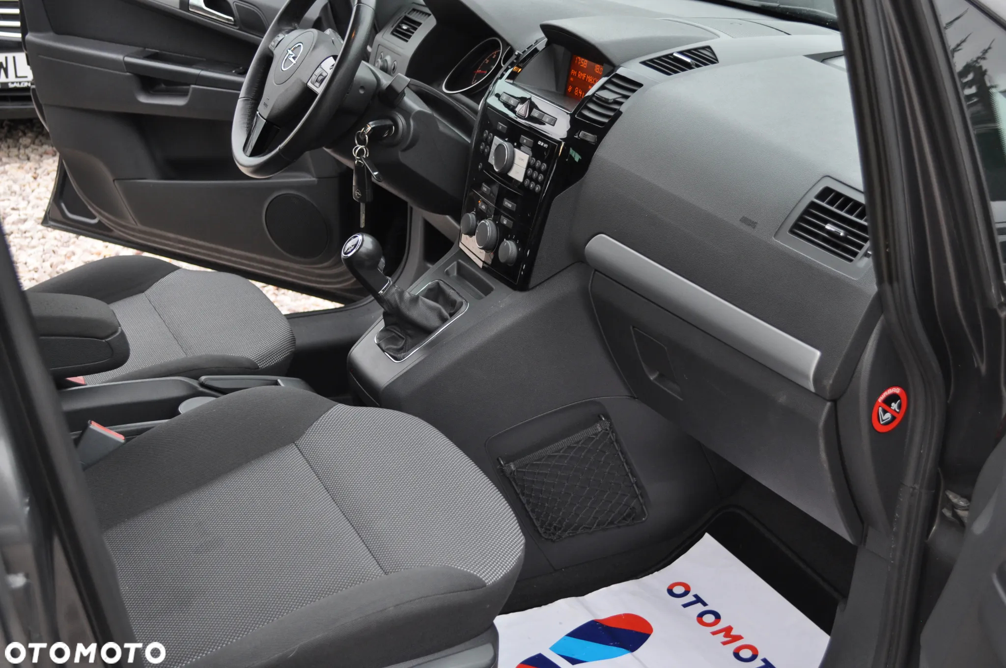 Opel Zafira 1.8 Cosmo - 28
