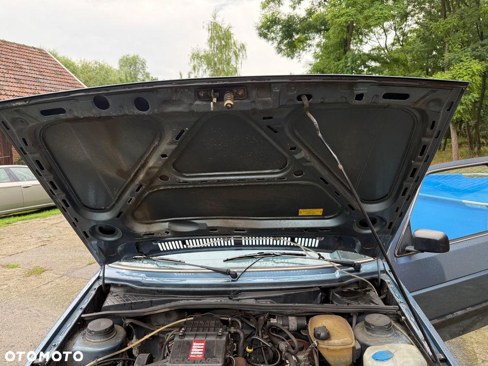 Volkswagen Golf 1.6 GL - 27