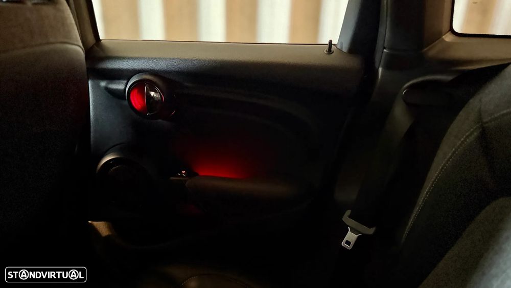 MINI 5 Portas Cooper D Auto - 42