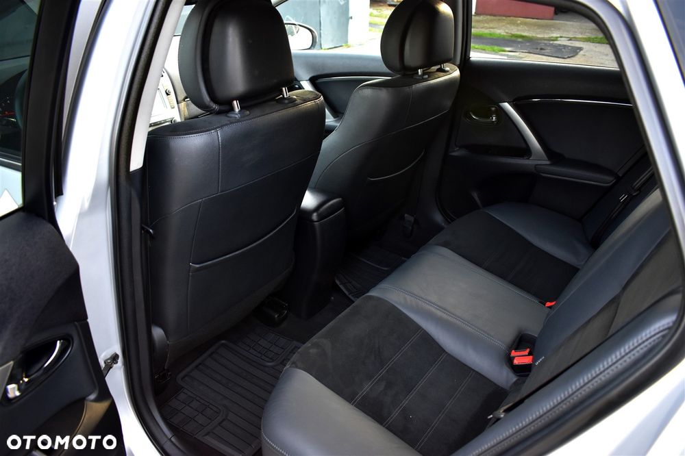 Toyota Avensis 1.8 Sol NAVI - 19