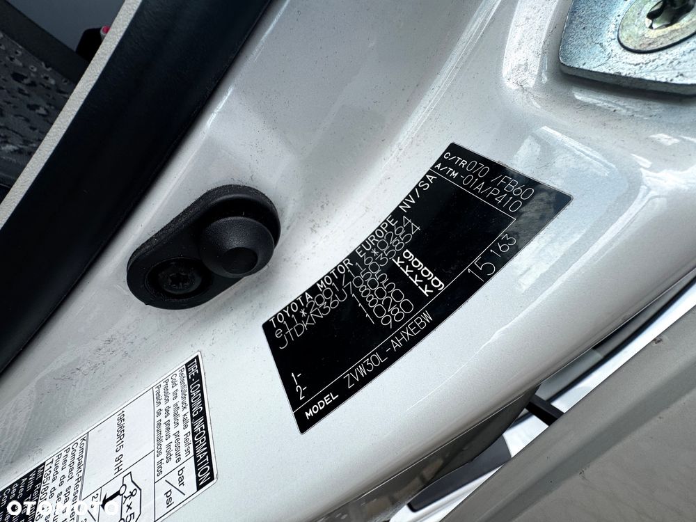 Toyota Prius 1.8 HSD Prestige - 19