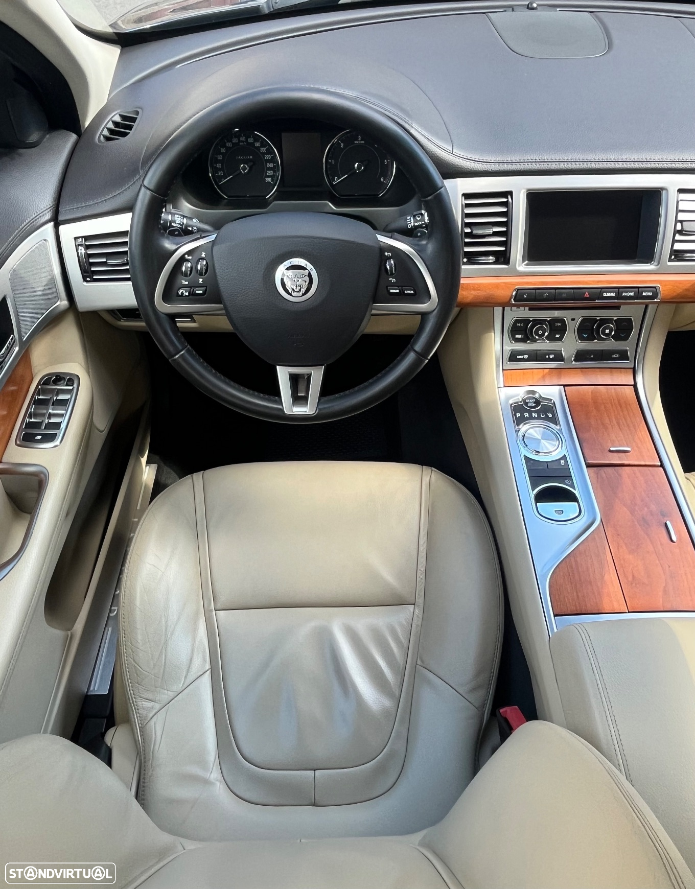Jaguar XF 2.2 D Luxury - 20