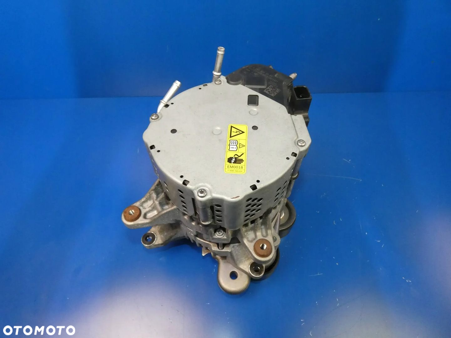 Mercedes C KLASA C205 W205 1.5 CGI 264 ALTERNATOR - 3