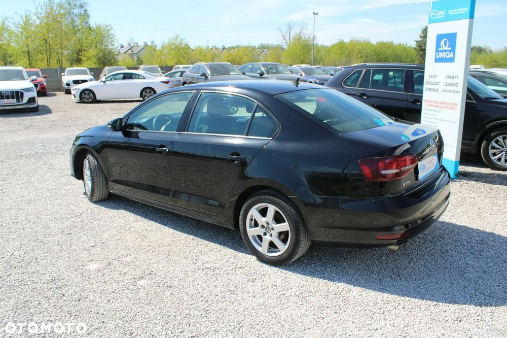 Volkswagen Jetta - 10