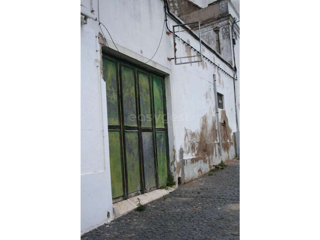 Empreendimento de 8 frações para requalificação - Grande imagem: 3/27