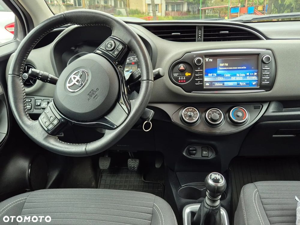 Toyota Yaris 1.5 Premium - 25