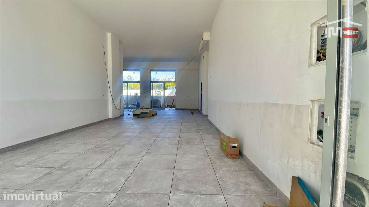 Loja para Arrendamento no Montijo | 75m² + Terraço 35m² | Excelente... - Grande imagem: 2/29