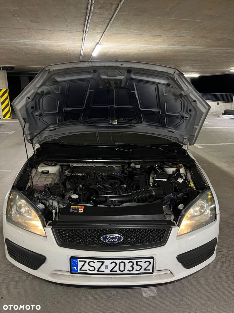 Ford Focus 1.6 Ghia - 17
