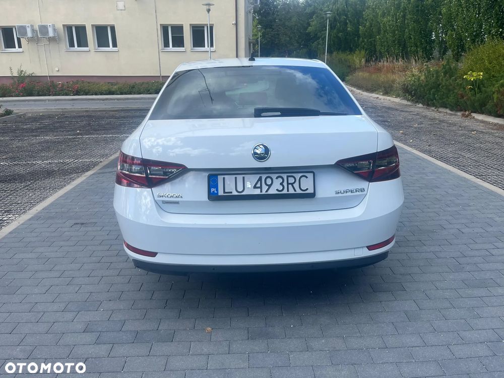 Skoda Superb 2.0 TDI L&K DSG - 8