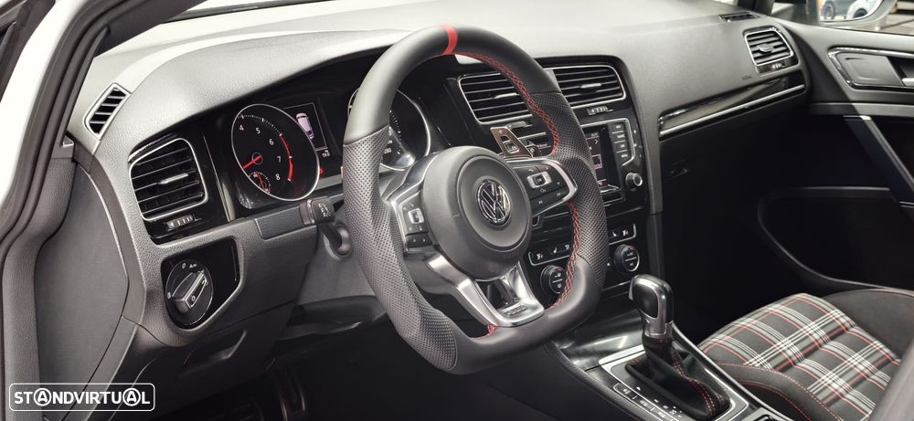 VW Golf - 48