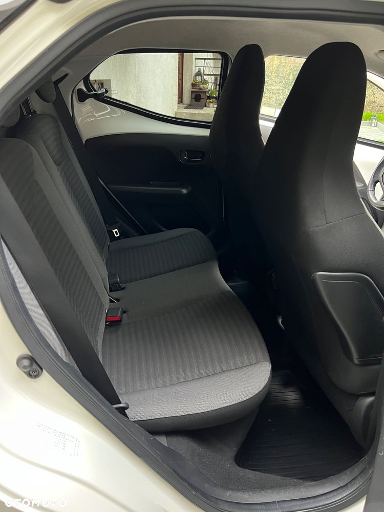 Toyota Aygo x.shift x-play connect - 6