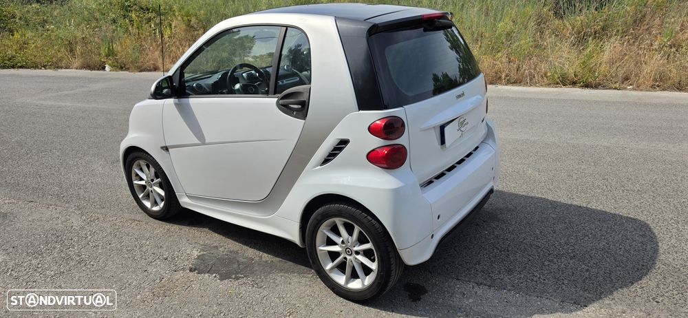 Smart ForTwo Coupé 1.0 mhd Passion 71 Softouch - 4