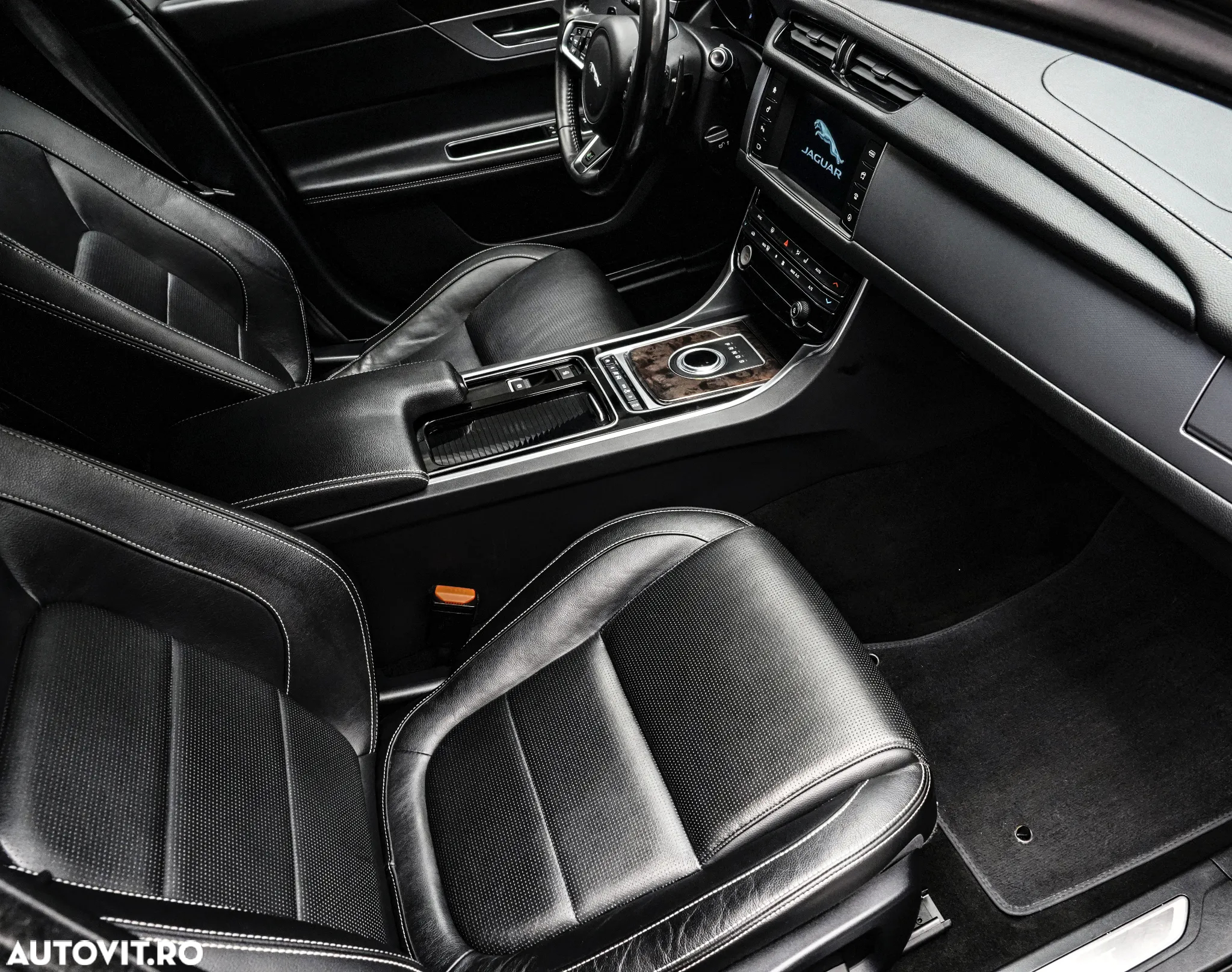 Jaguar XF 20d RWD E-Performance R-Sport - 12