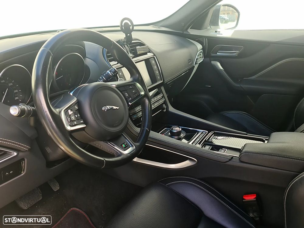Jaguar F-Pace 20d AWD Aut. R-Sport - 7