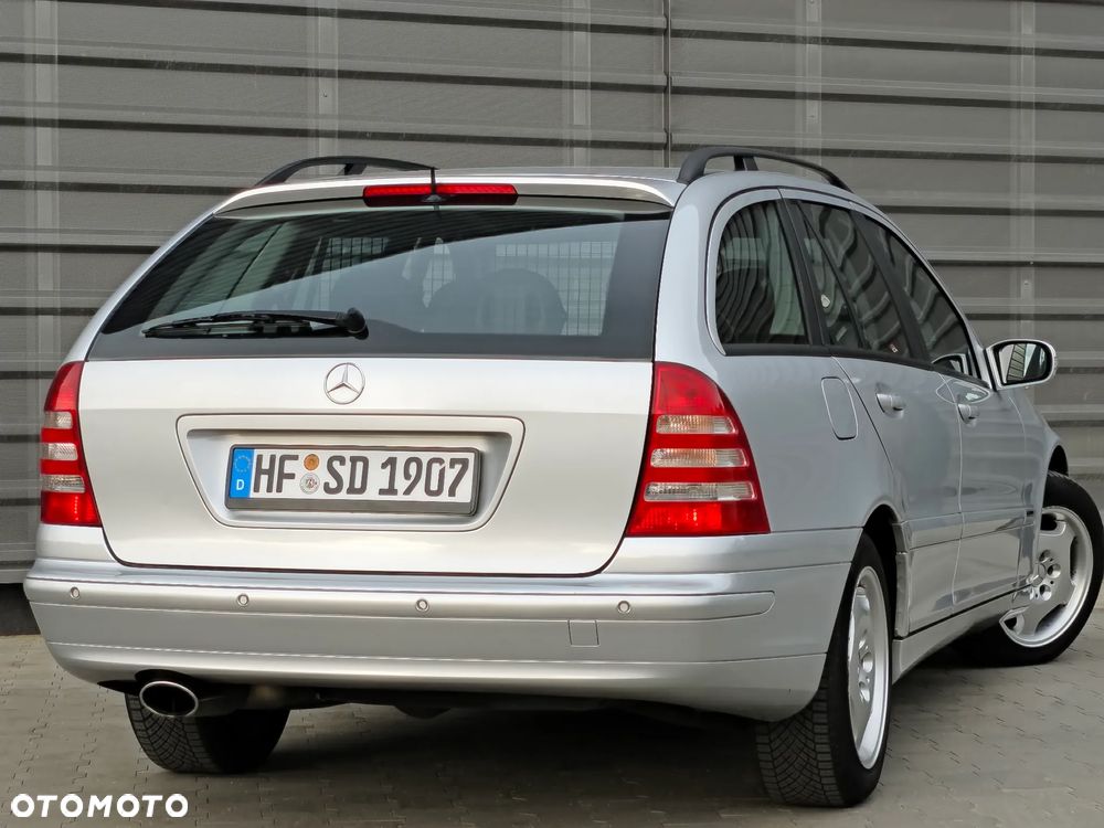 Mercedes-Benz Klasa C 180 Kompressor Automatik Avantgarde Sport Edition - 23