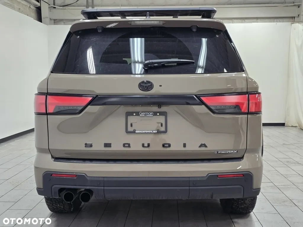 Toyota Sequoia - 7