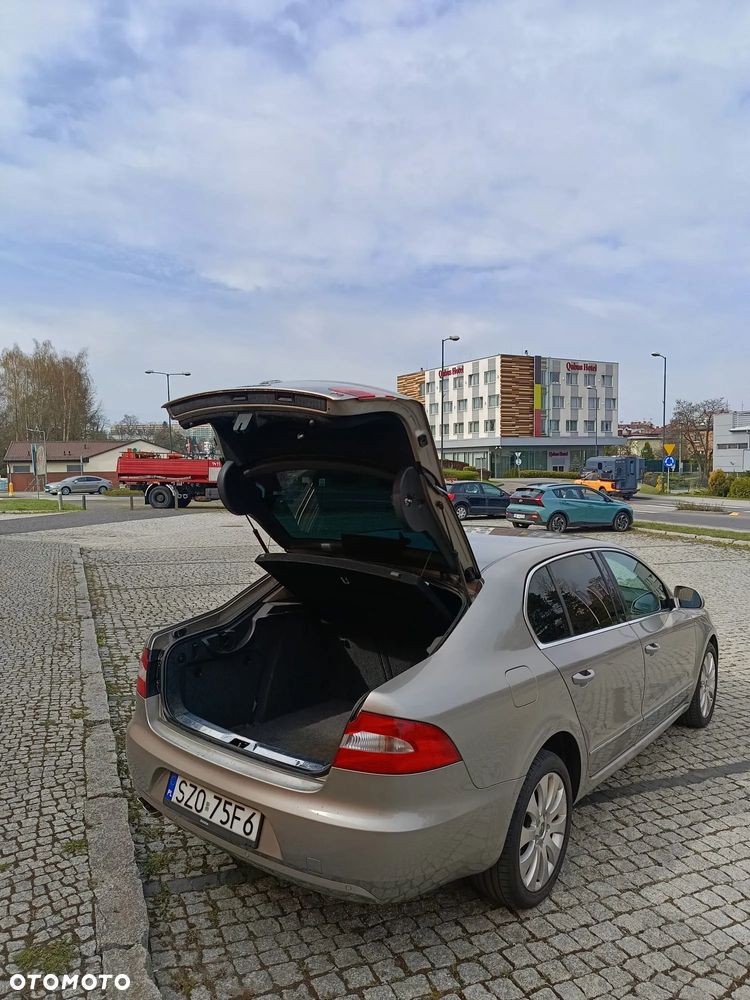 Skoda Superb 2.0 TDI 4x4 Elegance - 8