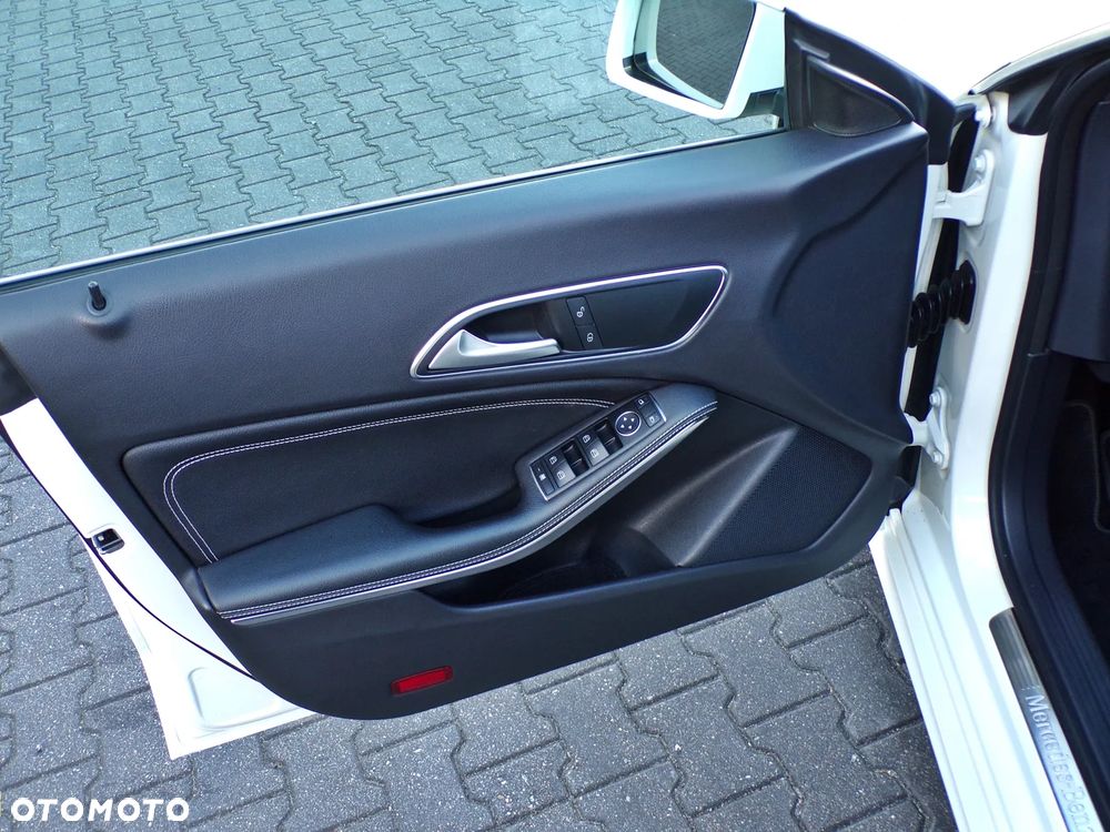 Mercedes-Benz CLA 180 UrbanStyle Edition - 17