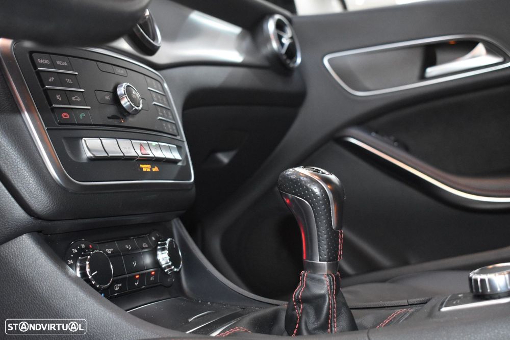 Mercedes-Benz CLA 180 - 45