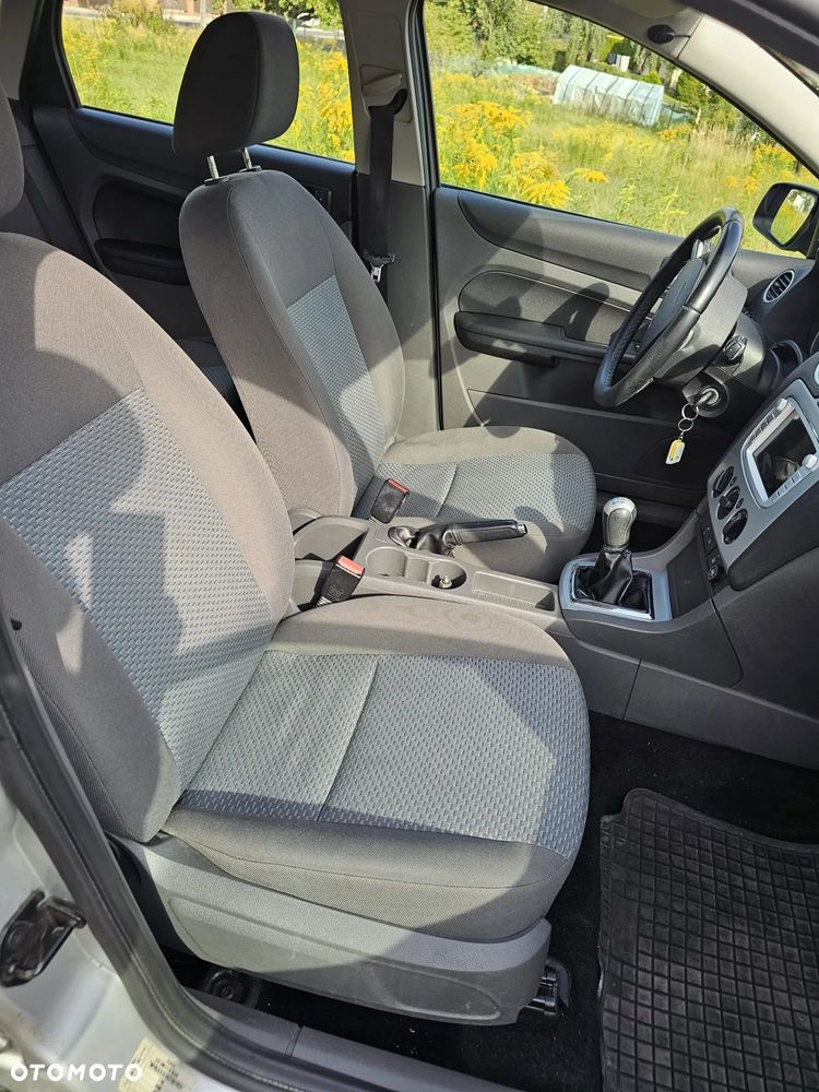 Ford Focus 1.6 Ambiente - 5