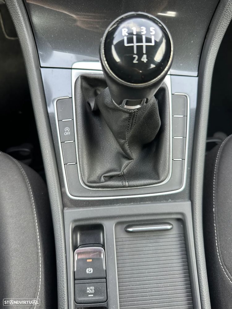 VW Golf 1.6 TDI Confortline - 11