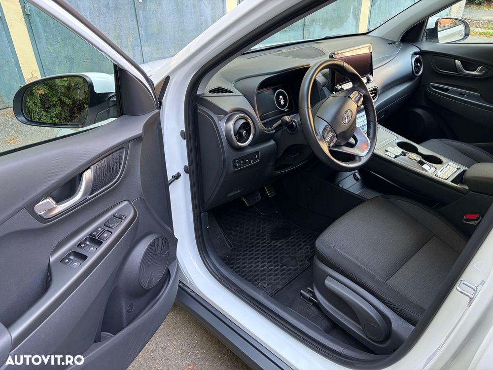 Hyundai KONA - 8