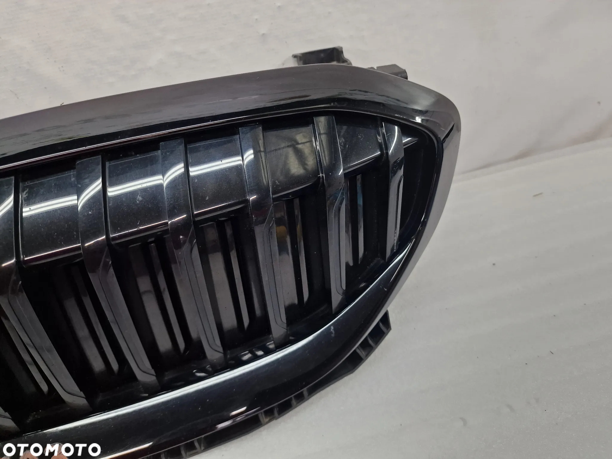 BMW G20 / G21 / G28 ATRAPA / GRILL ZDERZAKA PRZEDNIEGO PRZÓD + ŻALUZJA CZARNA W POŁYSKU , NR 187156-10 18715610 / 5A22C60 , NR AUKCJI GL703 - 7