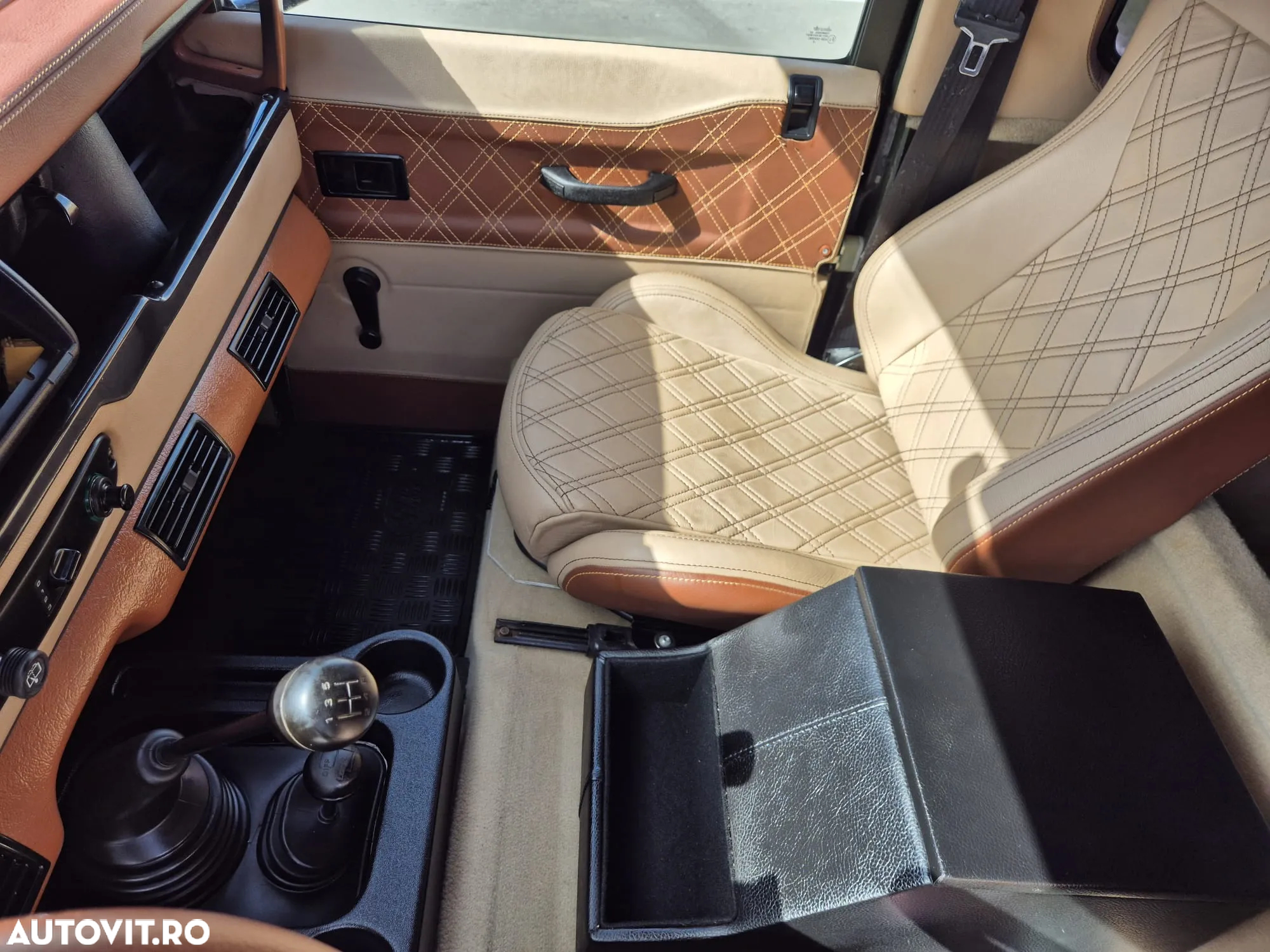 Land Rover Defender 90 County SW - 12