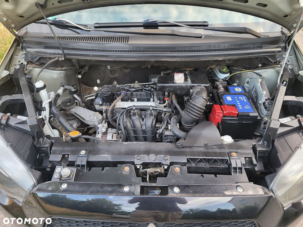 Mitsubishi Colt - 8