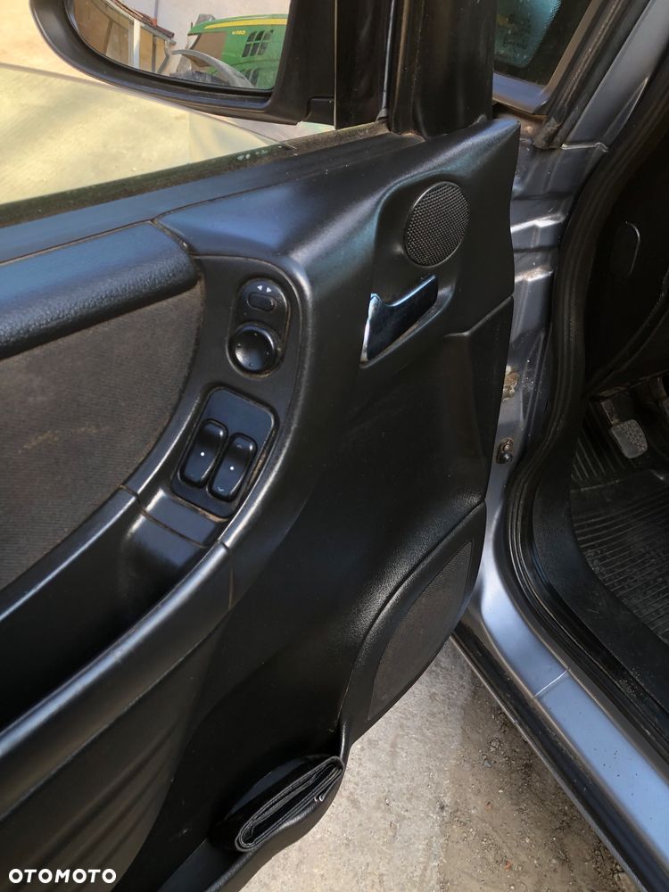 Opel Zafira 1.8 16V Comfort - 12