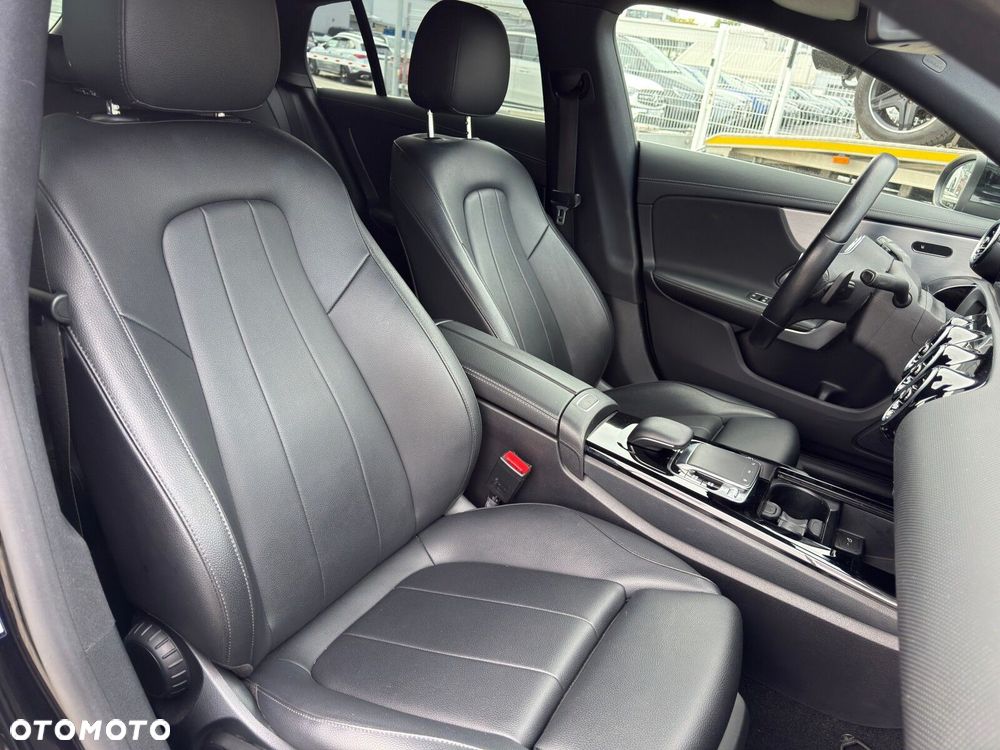 Mercedes-Benz CLA 200 7G-DCT - 23