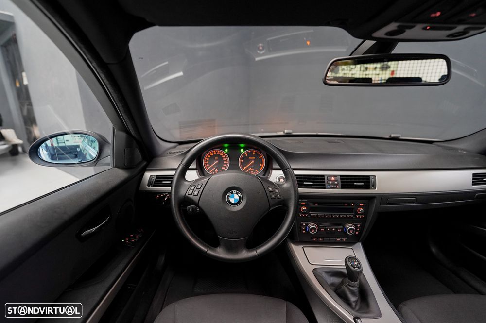 BMW 320 d Dynamic - 10