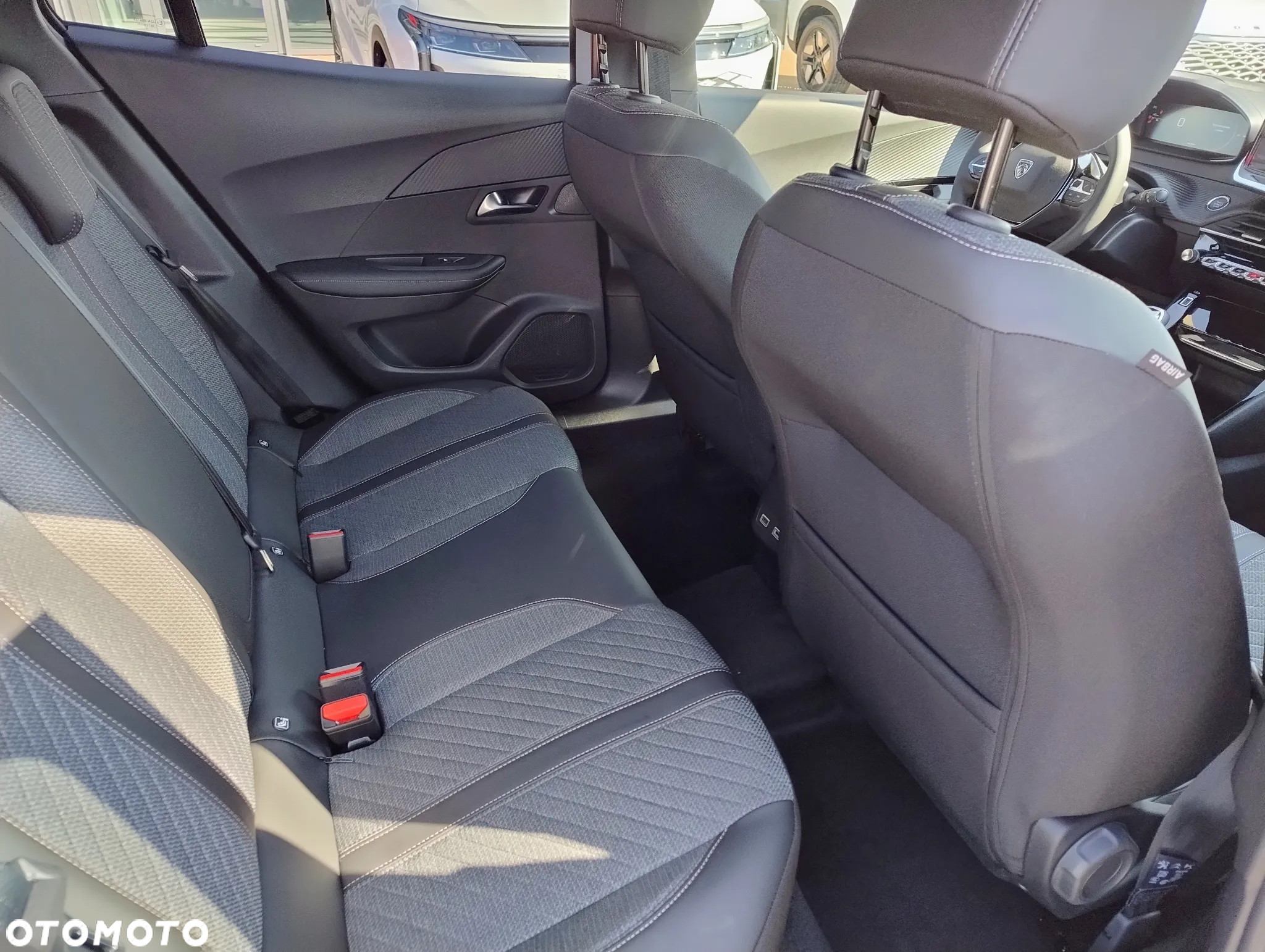 Peugeot 2008 PureTech 100 Allure S&S BVM6 - 37