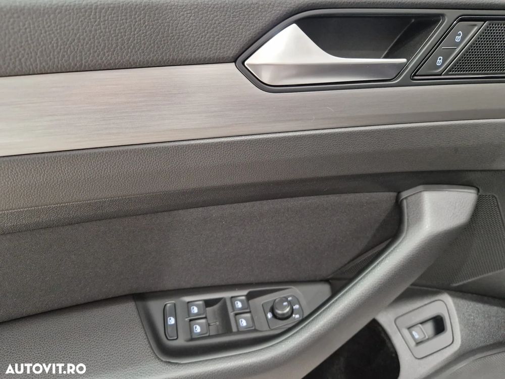 Volkswagen Passat Variant 2.0 TDI SCR DSG - 14