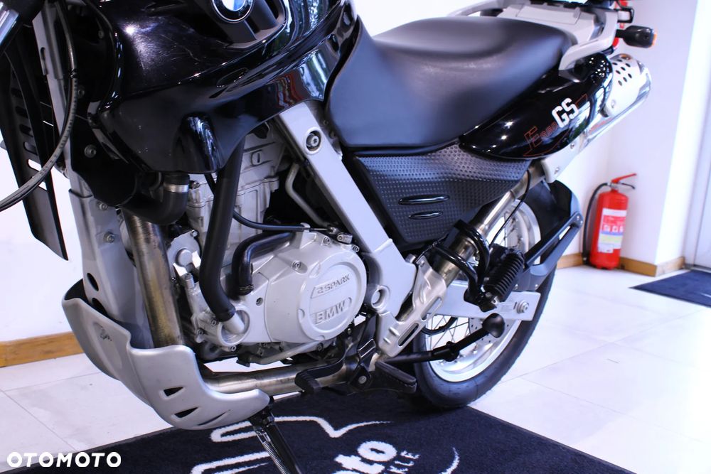 BMW F - 22