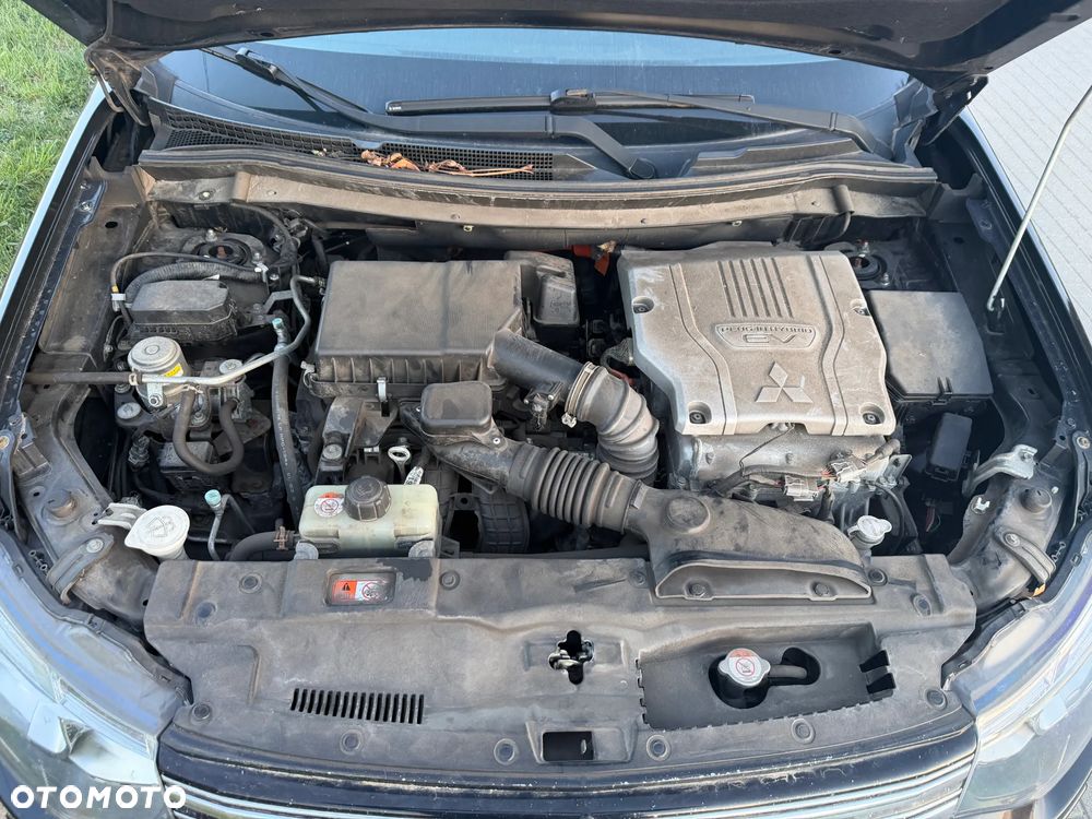 Mitsubishi Outlander Intense + - 9