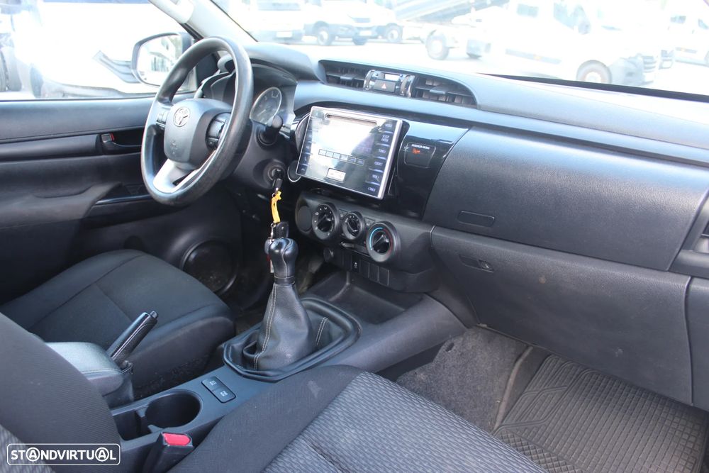 Toyota Hilux 2.4 D-4D 2WD CD - 10
