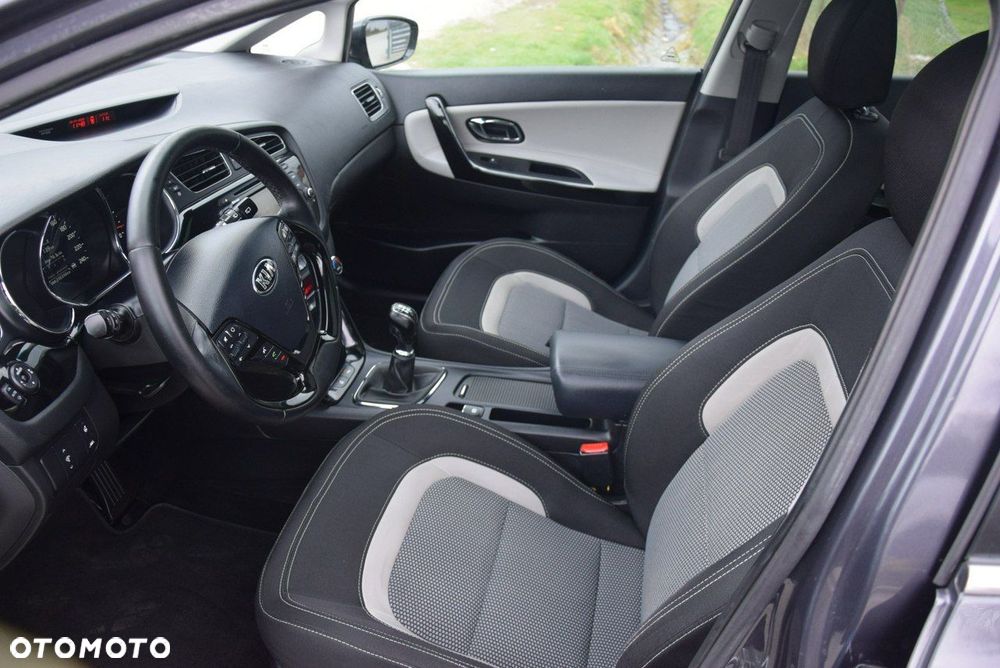 Kia Ceed 1.6 CRDi 128 ISG Spirit - 19