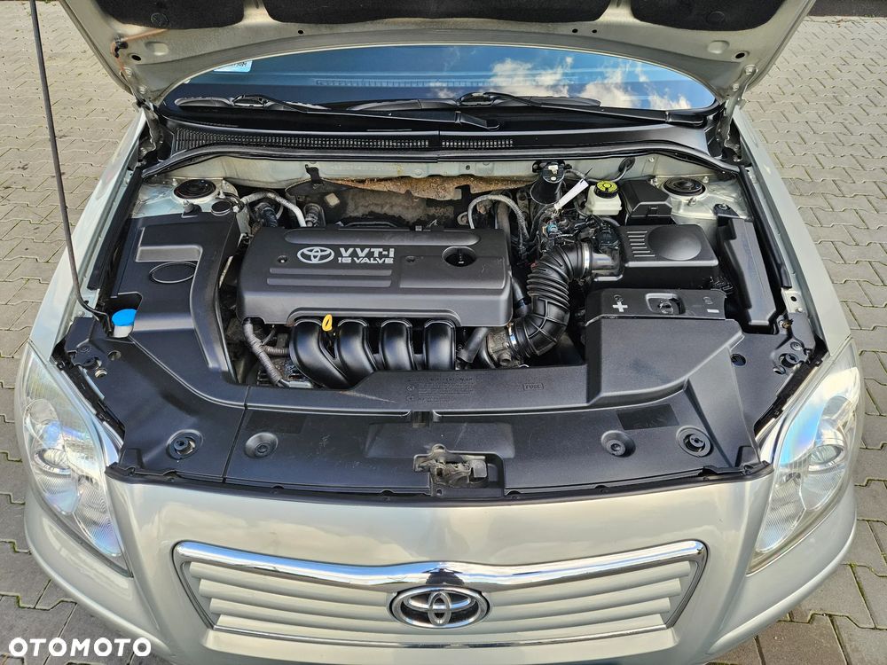 Toyota Avensis - 32