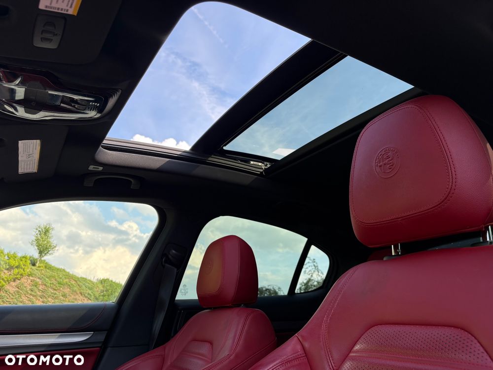 Alfa Romeo Stelvio 2.0 Turbo 16V AT8-Q4 Ti - 14