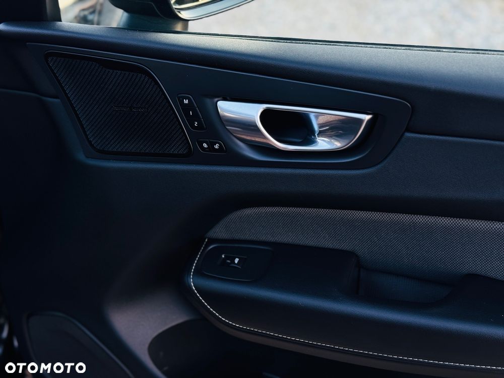 Volvo XC 60 B4 D AWD Geartronic RDesign - 25