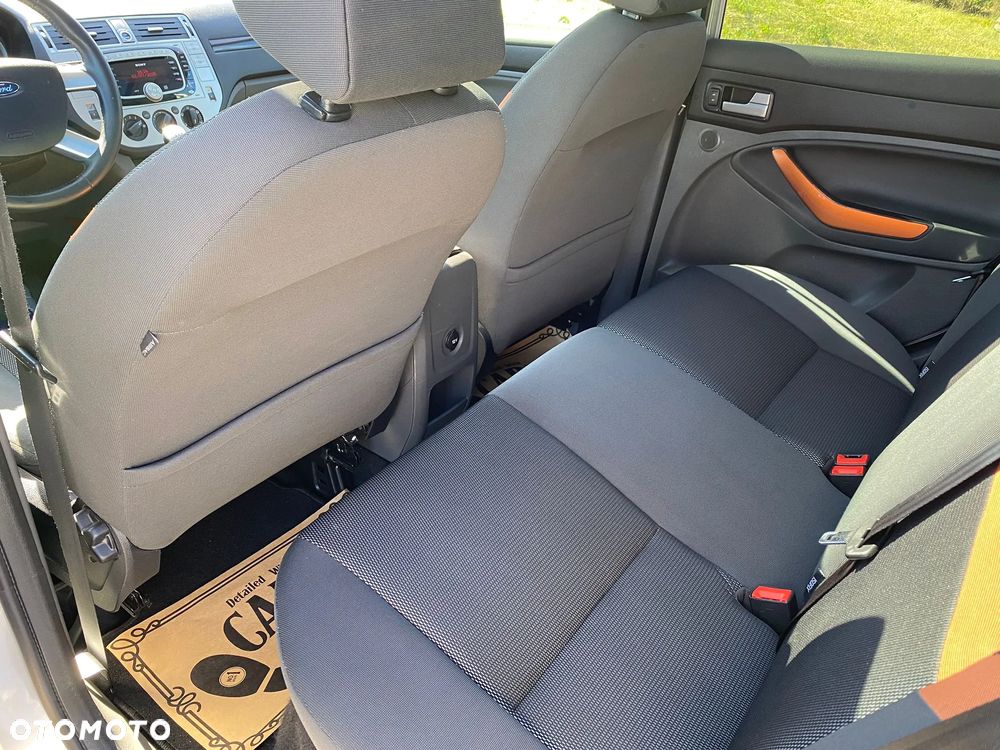 Ford Kuga 2.0 TDCi 4x4 Titanium - 14